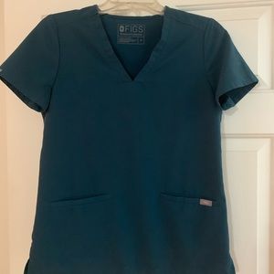 Figs scrub top